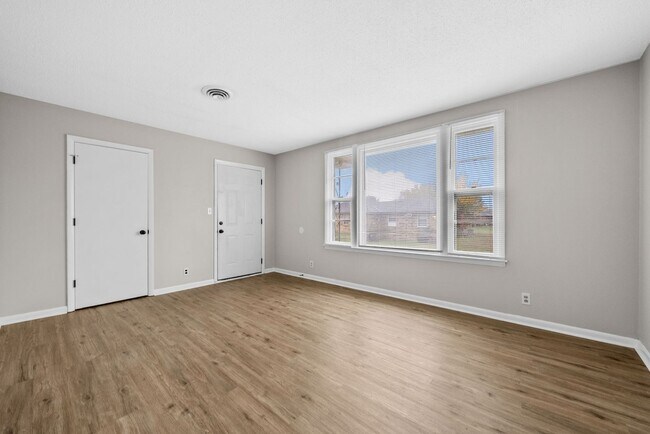 Building Photo - 125 Tandy Dr