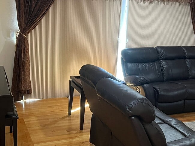 Building Photo - FURNISHED SHORT-TERM 3 MONTHS - 3 Bedroom 2.5 Bath Home in San Jose with Private Back Yard