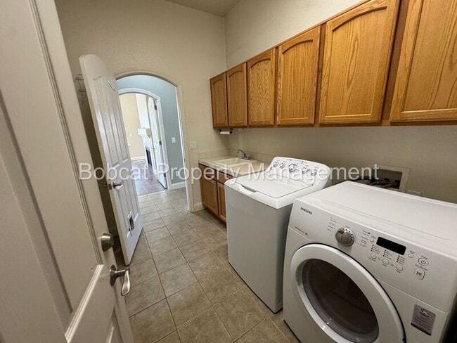 Building Photo - 1260 Flintwood Dr