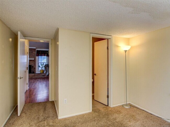Building Photo - 854 S Rifle Way