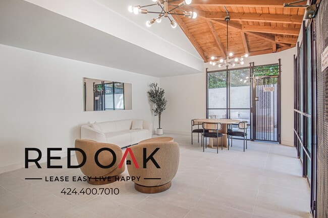 Building Photo - 4651 Cahuenga Blvd