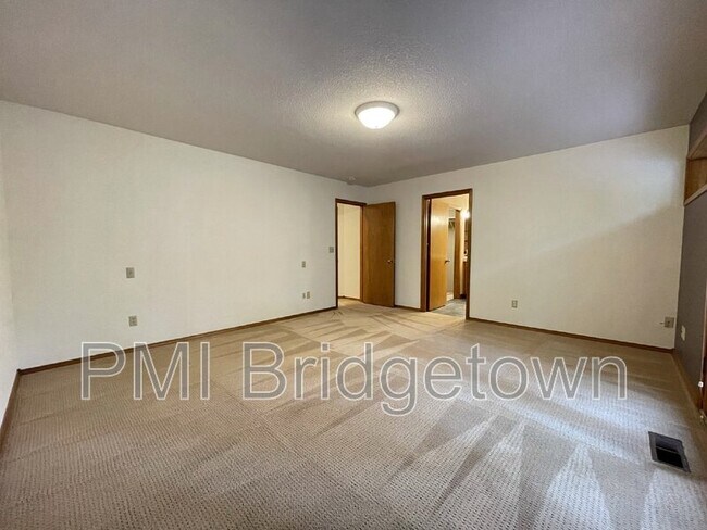 Building Photo - 11011 S Southridge Dr