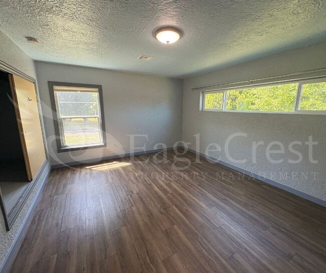 Building Photo - Two Bedroom House with Bonus Room Located ...