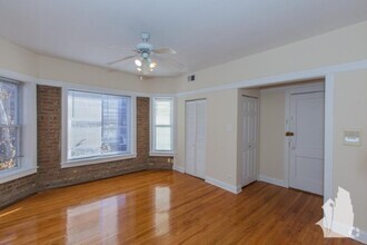 Building Photo - 2 bedroom in Chicago IL 60657