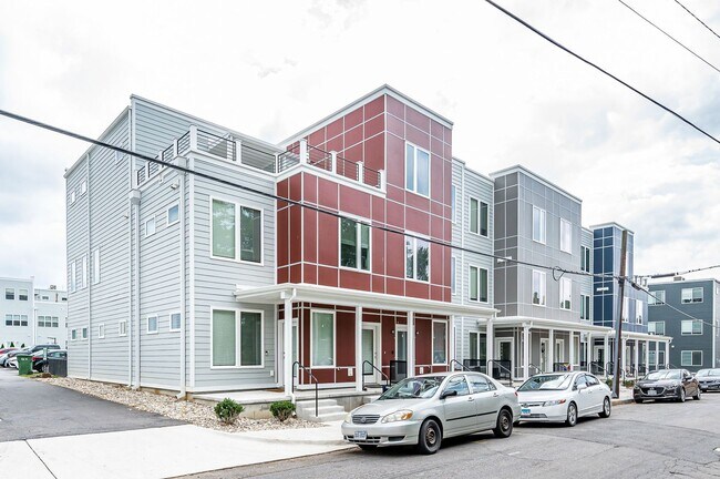 Primary Photo - Modern 2 Bedroom Apartment In Manchester D...