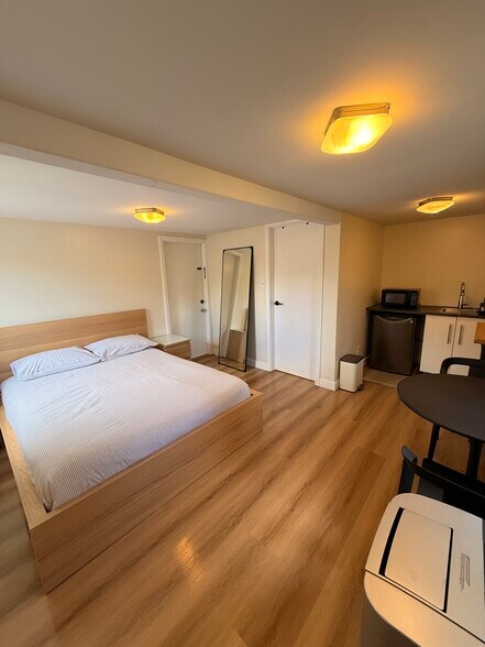 Building Photo - 1295 Foothill Dr