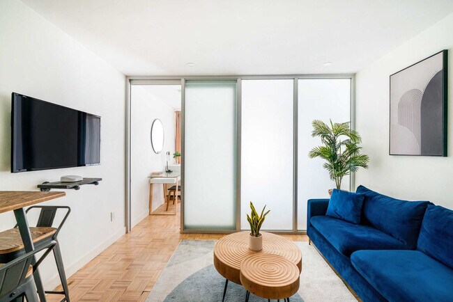 Building Photo - 244 E 75th St