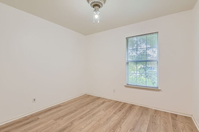 Building Photo - 5106 Orleans Court