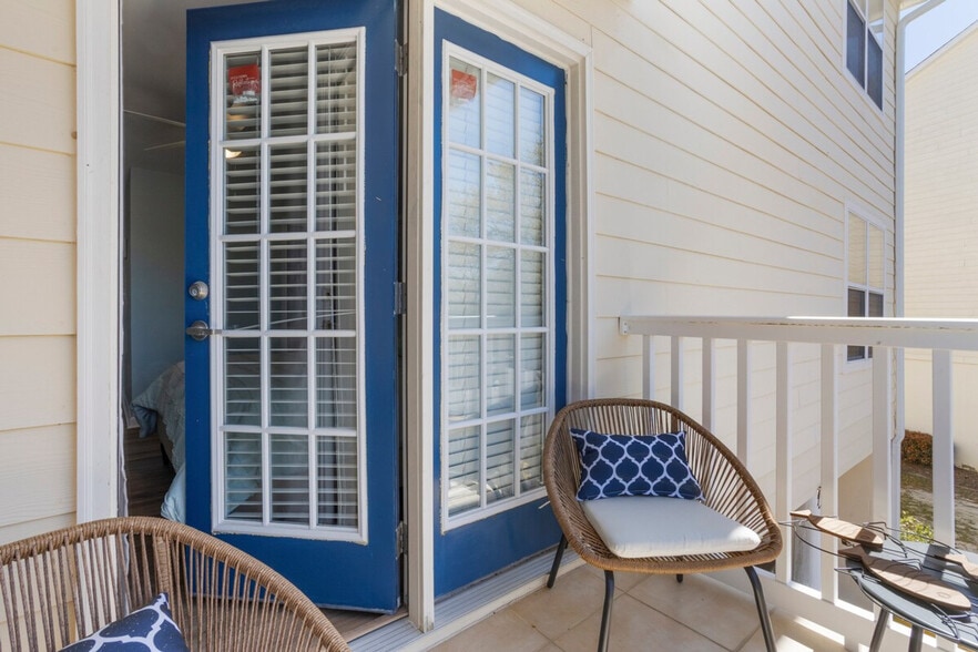 Building Photo - 2421 Beachview Dr