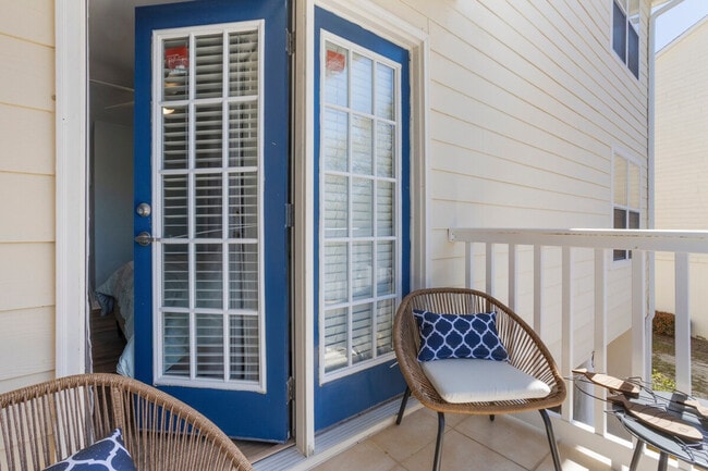 Building Photo - 2421 Beachview Dr