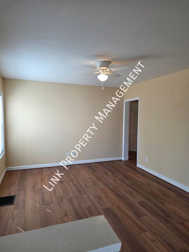 Building Photo - 129 N Moore Rd