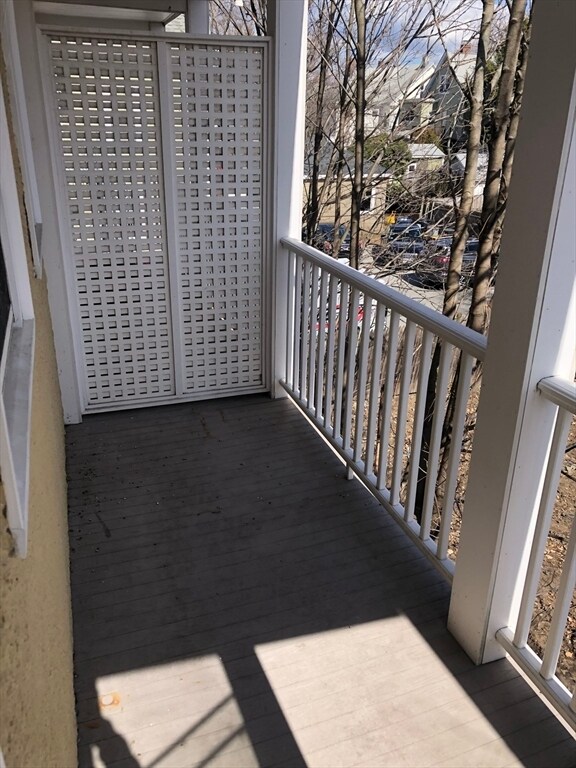 Building Photo - 3 Oxford Ave