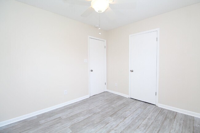 Building Photo - Updated 3BR/2BA Gulf Breeze Home with Fenced Yard Near Zoo & A-Rated Schools