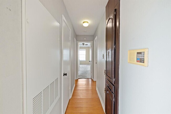 Building Photo - 203 E 31st St