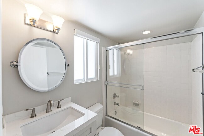 Building Photo - 17087 Palisades Cir