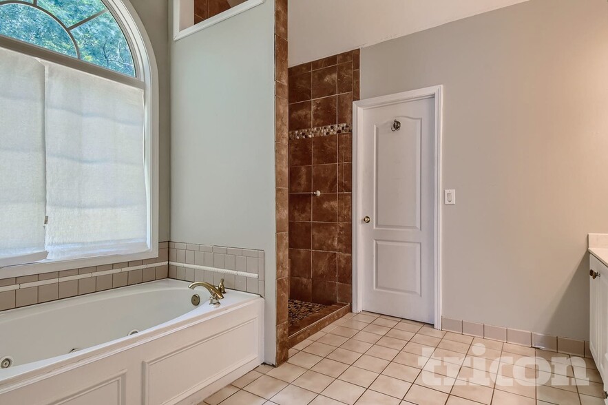 Building Photo - 2713 Trellis Ct SW