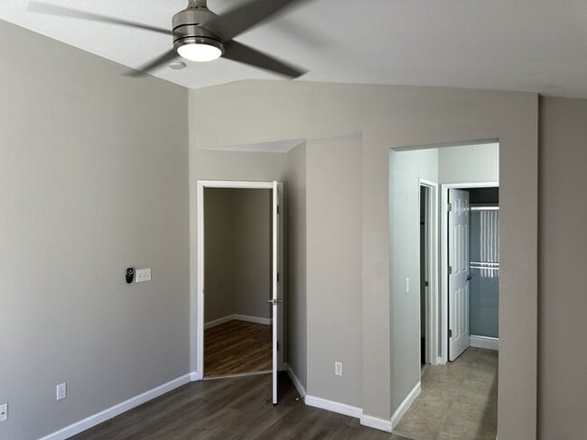 Building Photo - Modesto Cute 4 Bedroom 2 Bath Single Story...