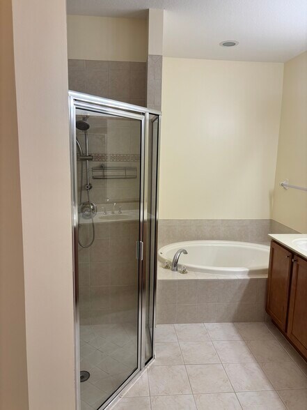 Primary bathroom - 7554 SW Herrington Ln