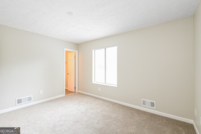 Building Photo - 3865 Scarsborough Dr SW