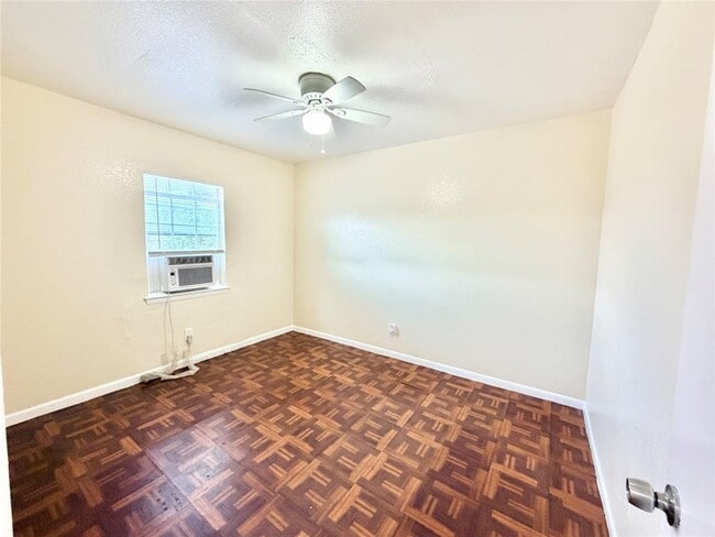 Building Photo - 6257 Manor Rd