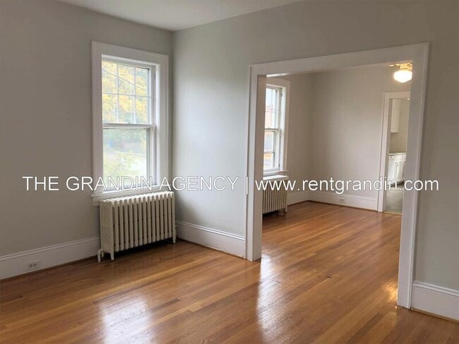 Building Photo - 2504 Longview Ave SW