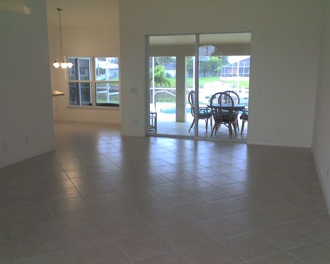 Building Photo - 1512 SE 20th St