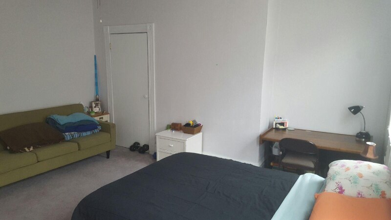 Building Photo - 320 W Sycamore St