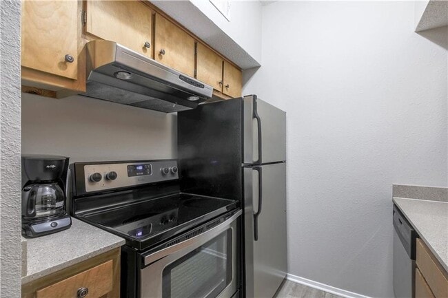 Building Photo - Furnished 1x1 North Campus Apartment on Guad