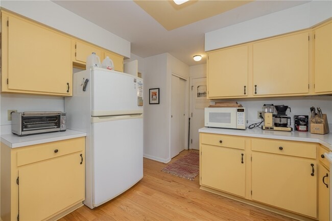 Building Photo - 95 Parkwood Ave