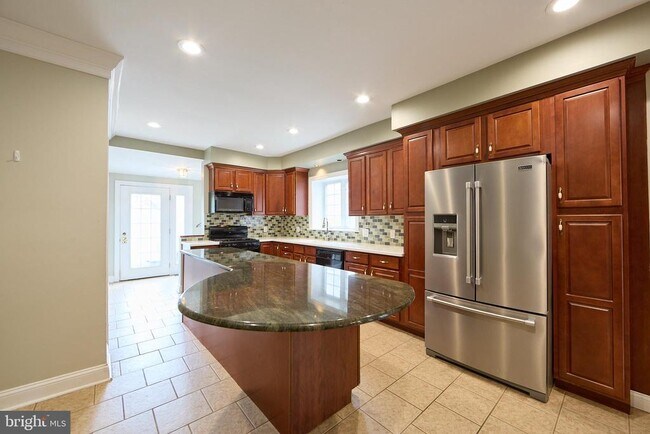 Building Photo - 423 N Orange St