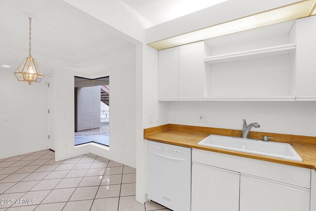 Building Photo - 5035 N 10th Pl