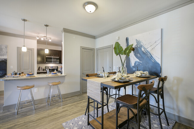 Building Photo - 2 Weeks Rent-Free – Move In Today!
