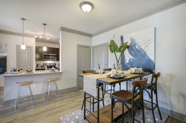 Building Photo - 4 Weeks Rent-Free – Move In Today!