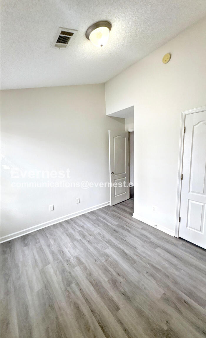 Building Photo - 8646 Thomas Ln