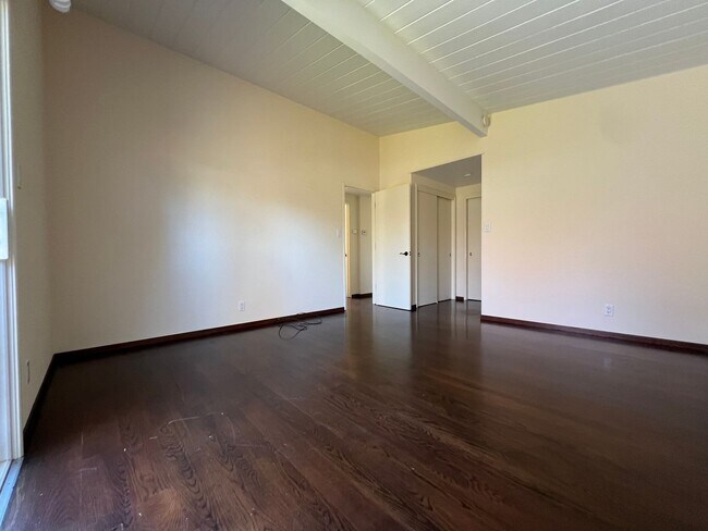 Building Photo - Charming 2BR/2BA Home Just Minutes from the Beach – Fully Landscaped, Spacious & Private