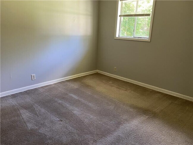 Building Photo - 4077 Pine Valley Rd