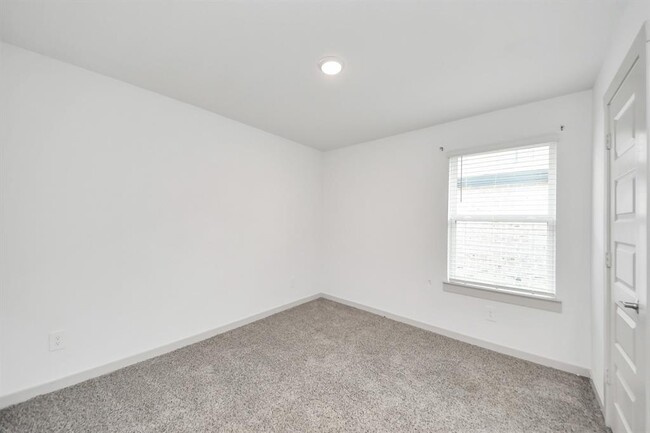 Building Photo - 7007 Fleetwood Crescent Wy