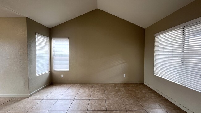 Building Photo - 4 Bed, 3 Bath Adelanto Home!!!