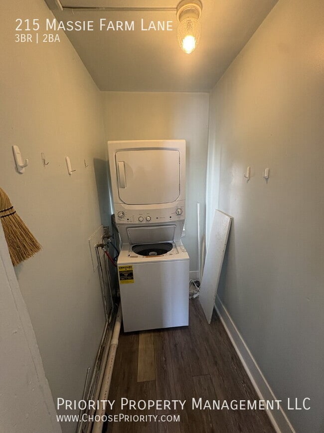 Building Photo - 215 Massie Farm Ln