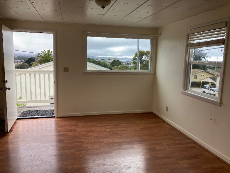 Building Photo - 1208 Wanda Ave