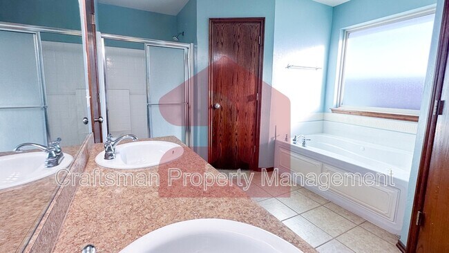 Building Photo - 1704 January Pl