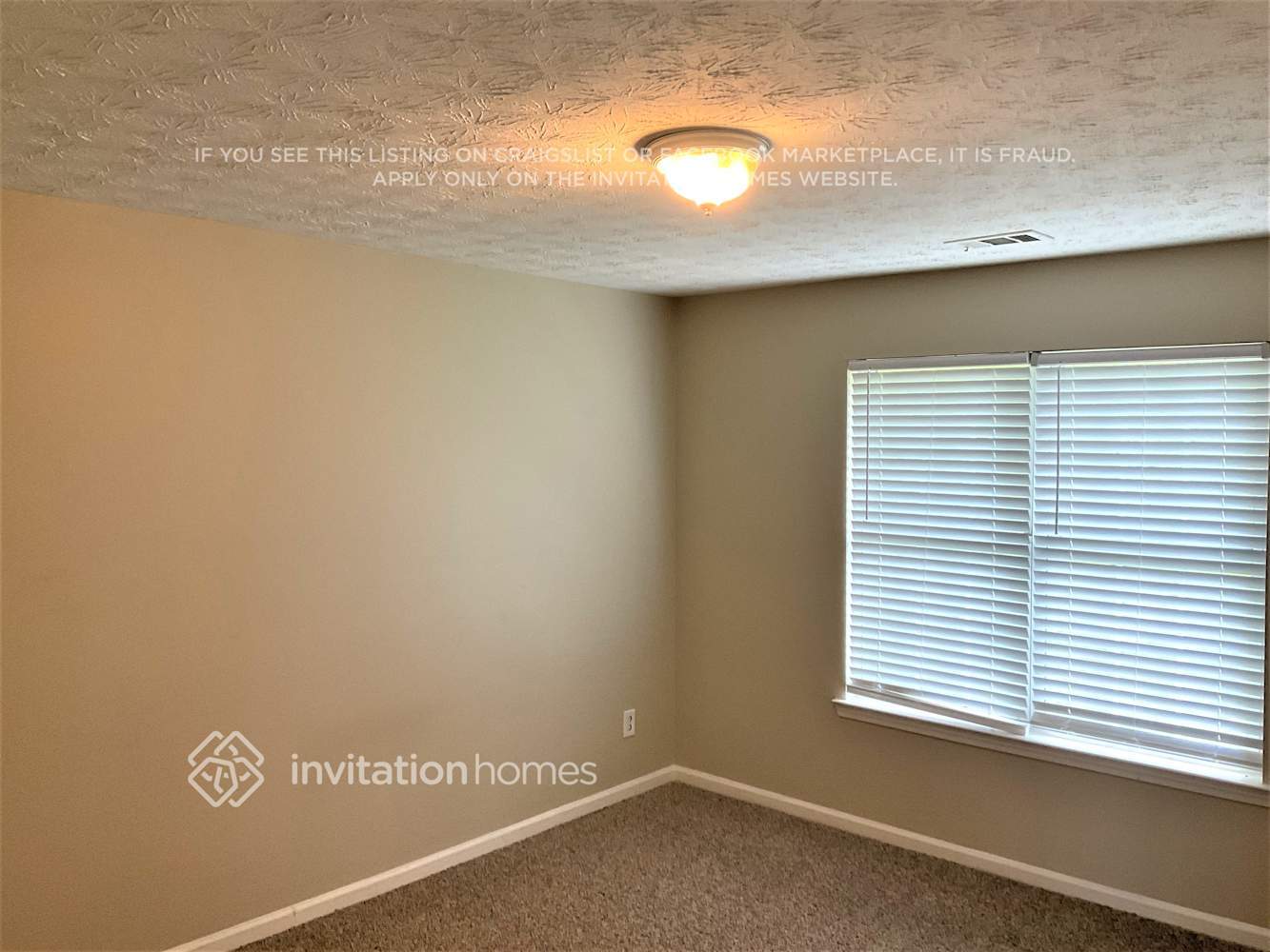 Building Photo - 1418 Fall River Dr