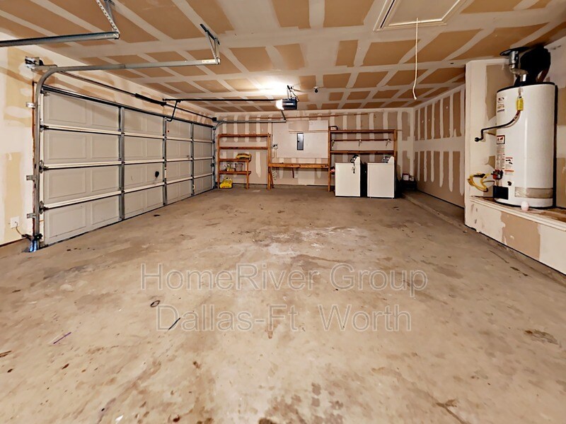 Building Photo - 2024 El Camino Dr