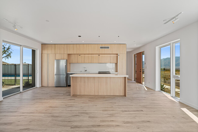Building Photo - 13852 Scenic Crest Cir