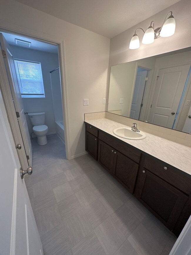 Building Photo - MIDTOWN Almost New House, 3 Bdrms, 2.5 Bat...