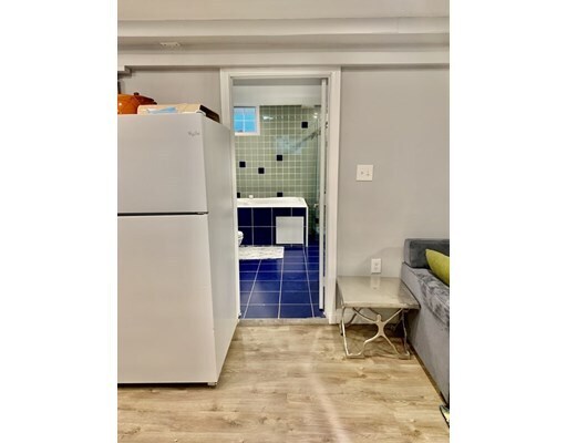 Building Photo - 726 Metropolitan Ave