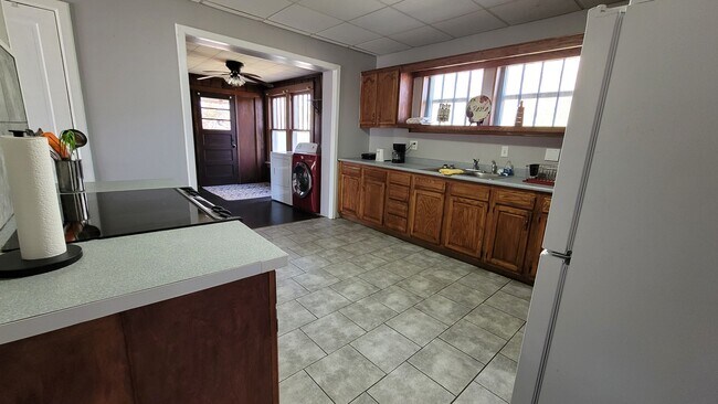 Building Photo - 1601 N Broadway St