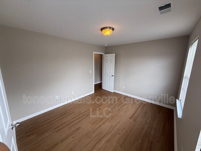 Building Photo - 151 Bellweather Dr