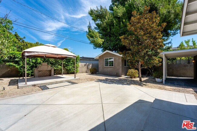 Building Photo - 4415 Woodland Ave