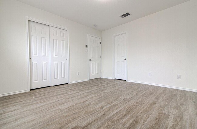 Building Photo - 205 Mood Lake Dr